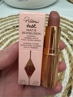 Charlotte Tilbury Pillow Talk Matte Revolution Lipstick - Soft Nude Rose